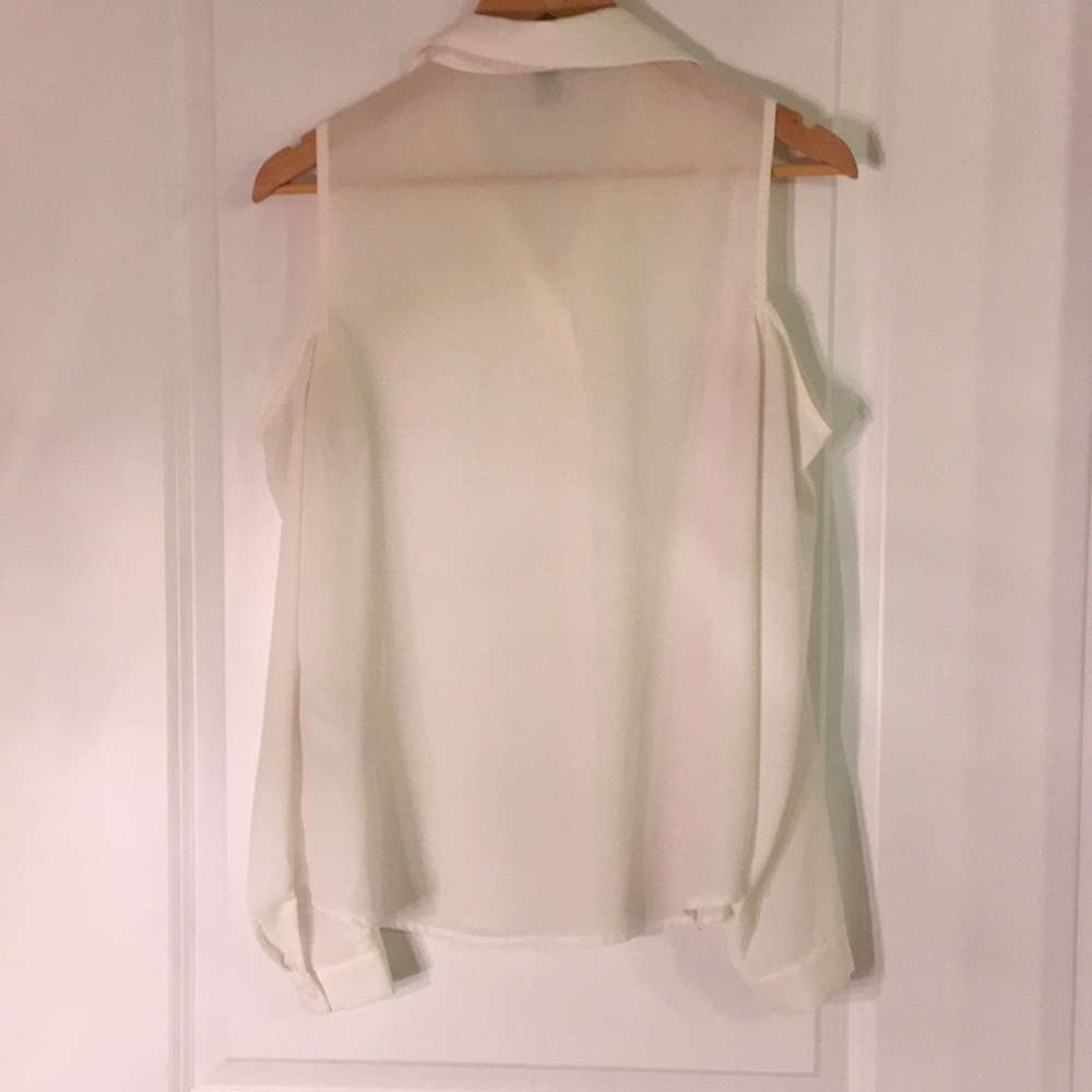 Forever 21 Open Shoulder Button-Up Size M - Picture 6 of 7